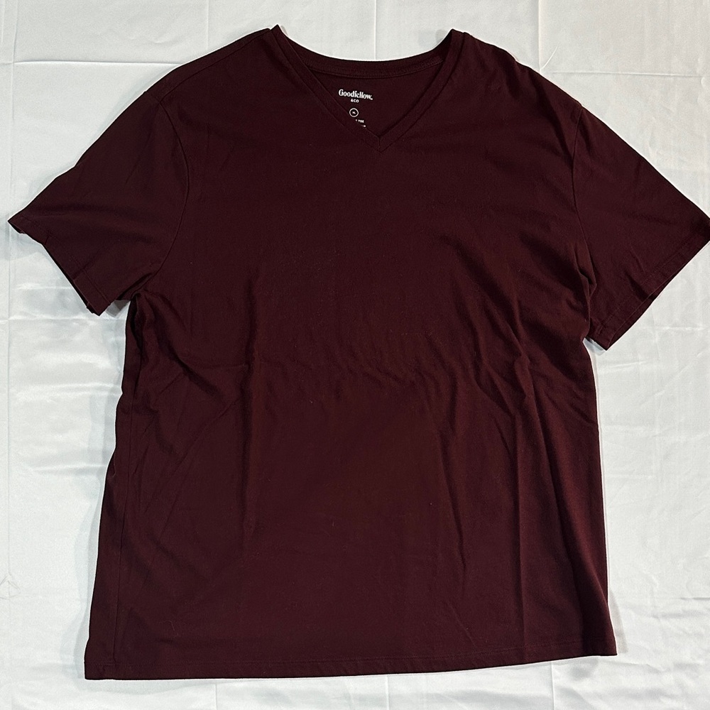 Goodfellow & Co Men's Maroon V-Neck Shirt. Mens size X-Large. Barely worn